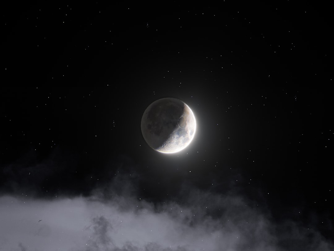 Ay evrelerini gösteren rüya tabiri illüstrasyonu