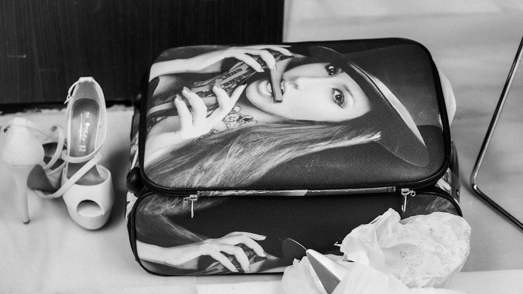 Bir kadin veya erkeğin rüyasında beyaz bavulları toplarken görüldüğü sahne