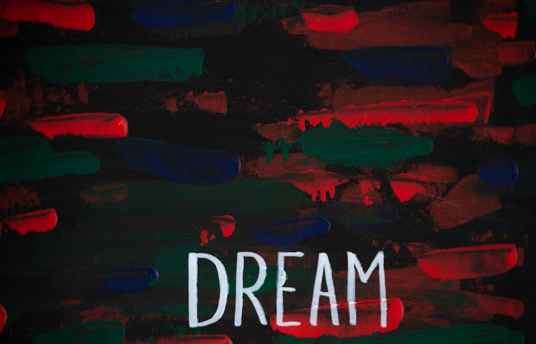 Kendini görmek temalı rüya ile ilgili görsel için açıklayıcı alt metin