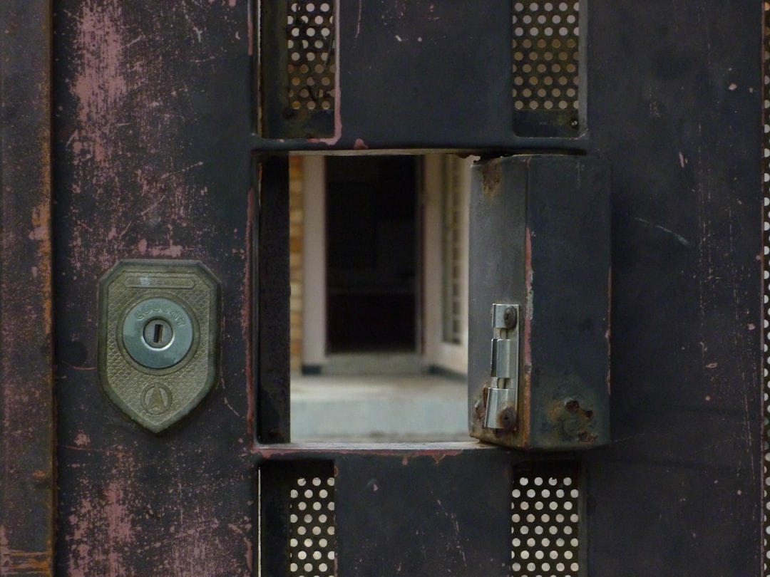 Rüya ile ilişkilendirilen kapı kilidi sembolünü gösteren görsel