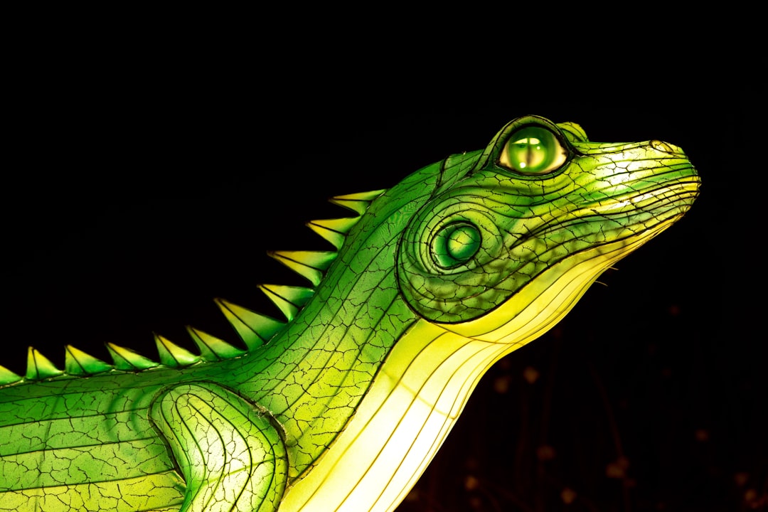 Rüya tabirleriyle kertenkele sembolünün anlatıldığı soyut bir görsel