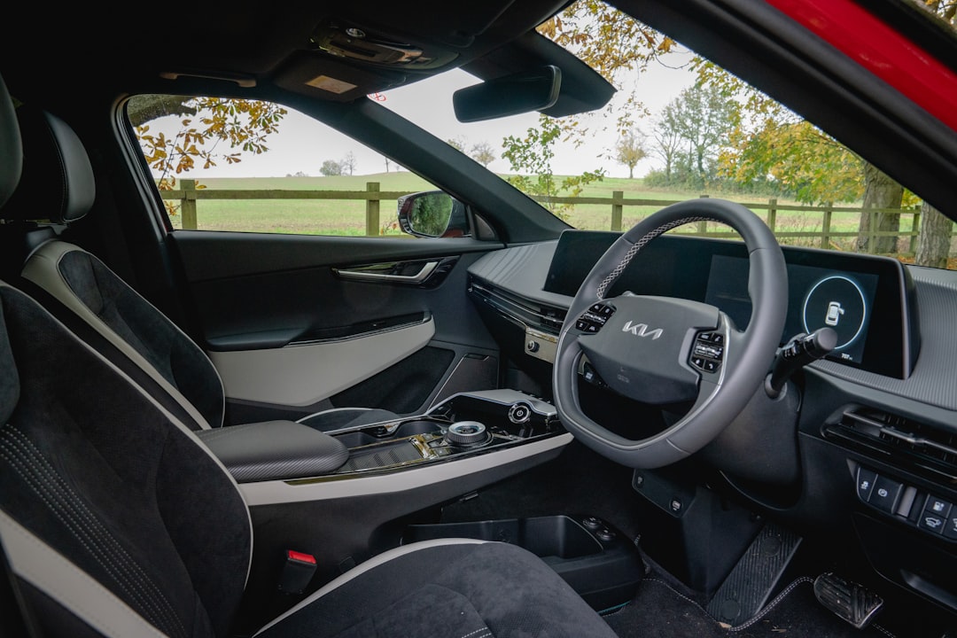 Rüya temasına uygun elektrikli araç gösterge panelinin yakın planı