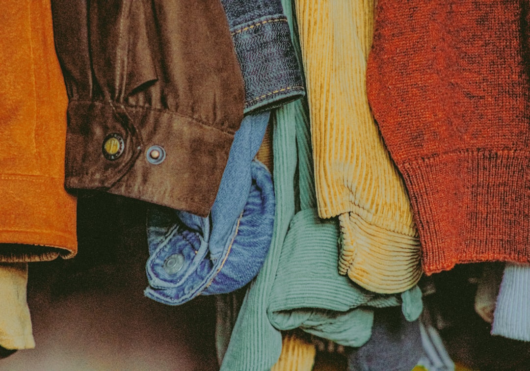 Rüyada Giyim ve Kıyafet Görmek Ne Anlama Gelir: Renkler ve Kumaş