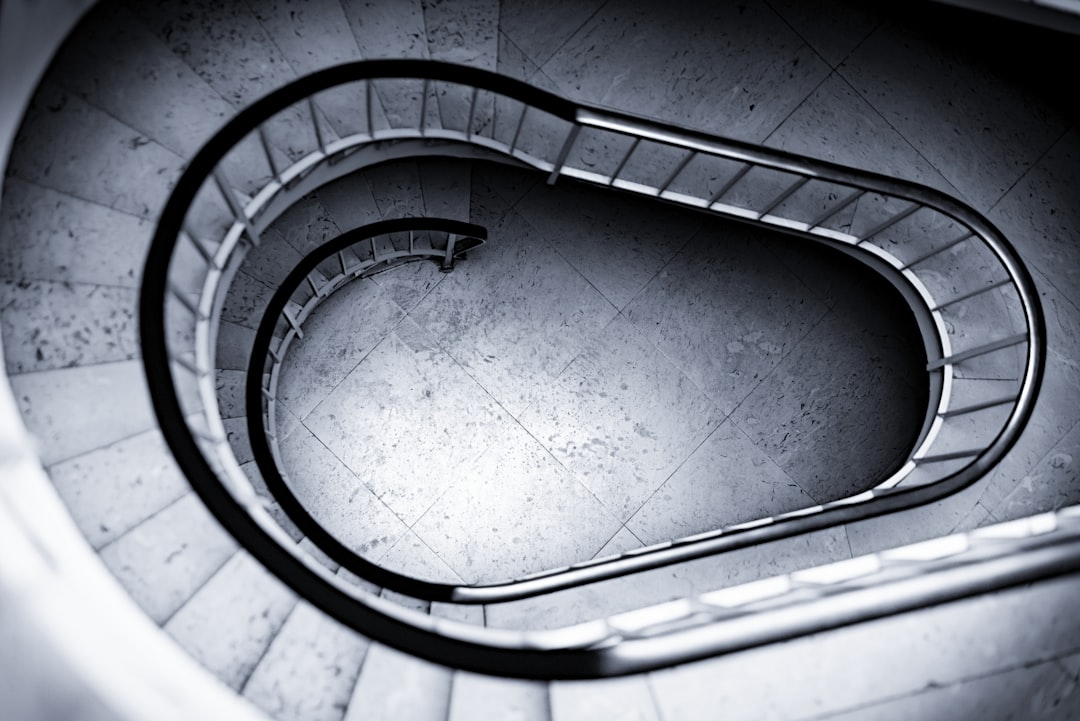 Rüyada Merdiven Görmek: Basamaklar ve İçsel Yükseliş