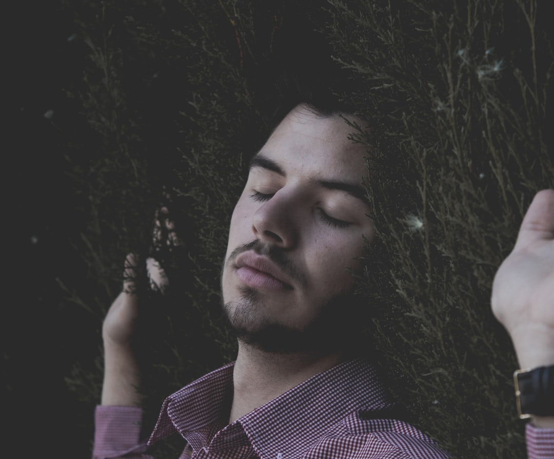 Rüyada Yüzük Kırılması Görmek Ne Anlama Gelir ve Sebepleri