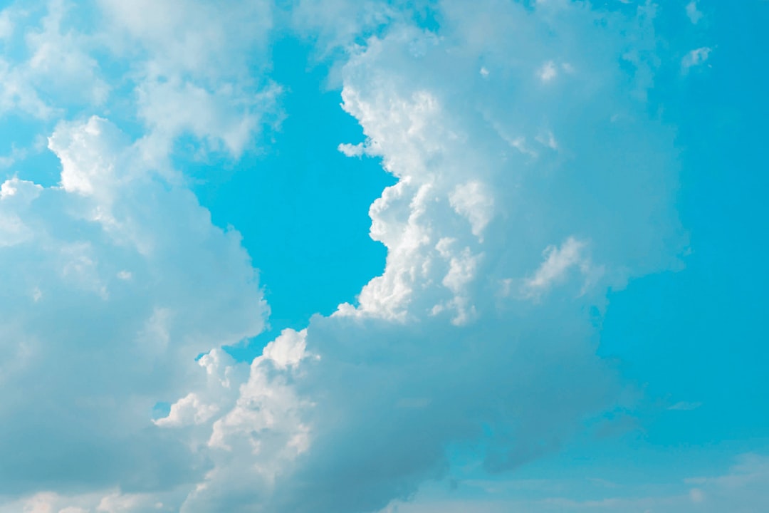 Rüyada güvenlik kamerası görmenin sembolik yorumu hakkında görsel açıklama