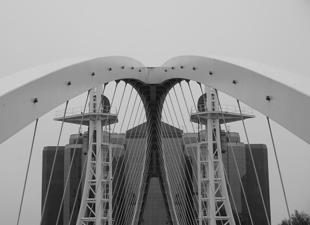 Rüyada köprüden geçememeyi temsil eden sembolik köprü görseli