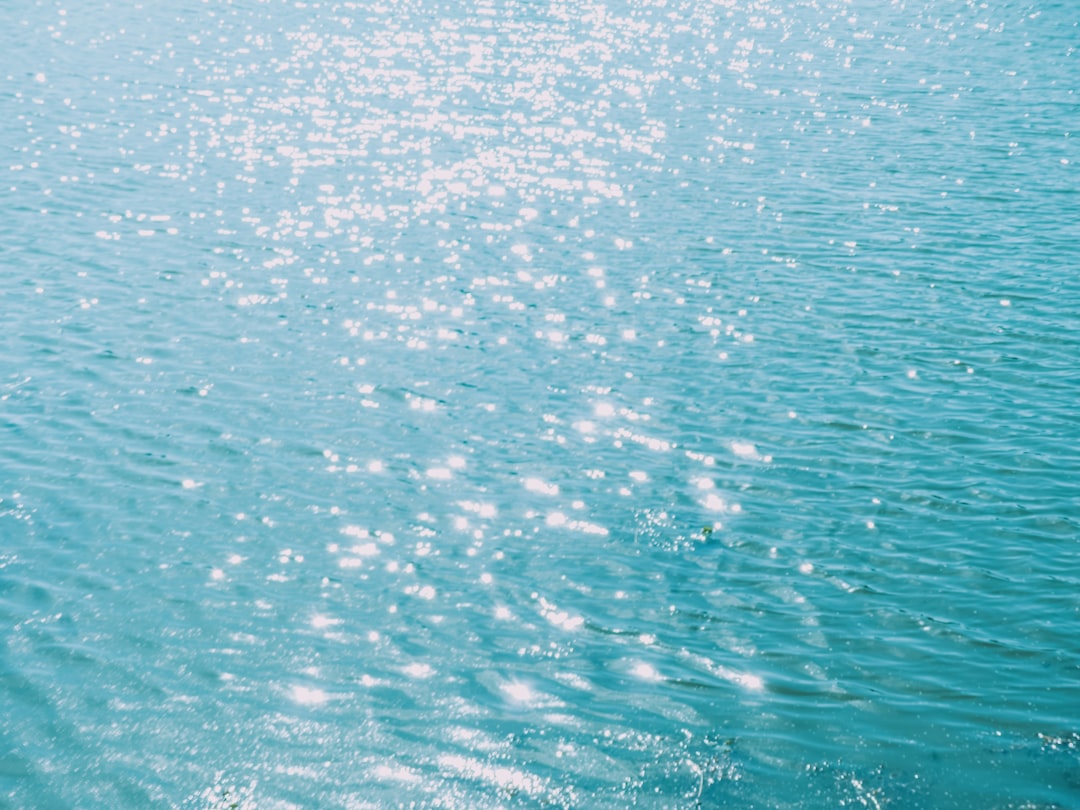 Rüyada su görmek ne anlama gelir: Anlamlar ve ipuçları