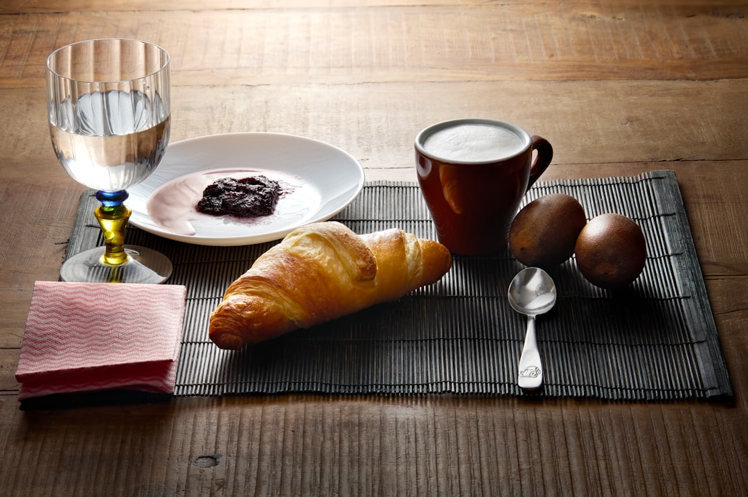 Rüyada Kahvaltı Etmek: Bağlama Göre Rüya Tabirleri