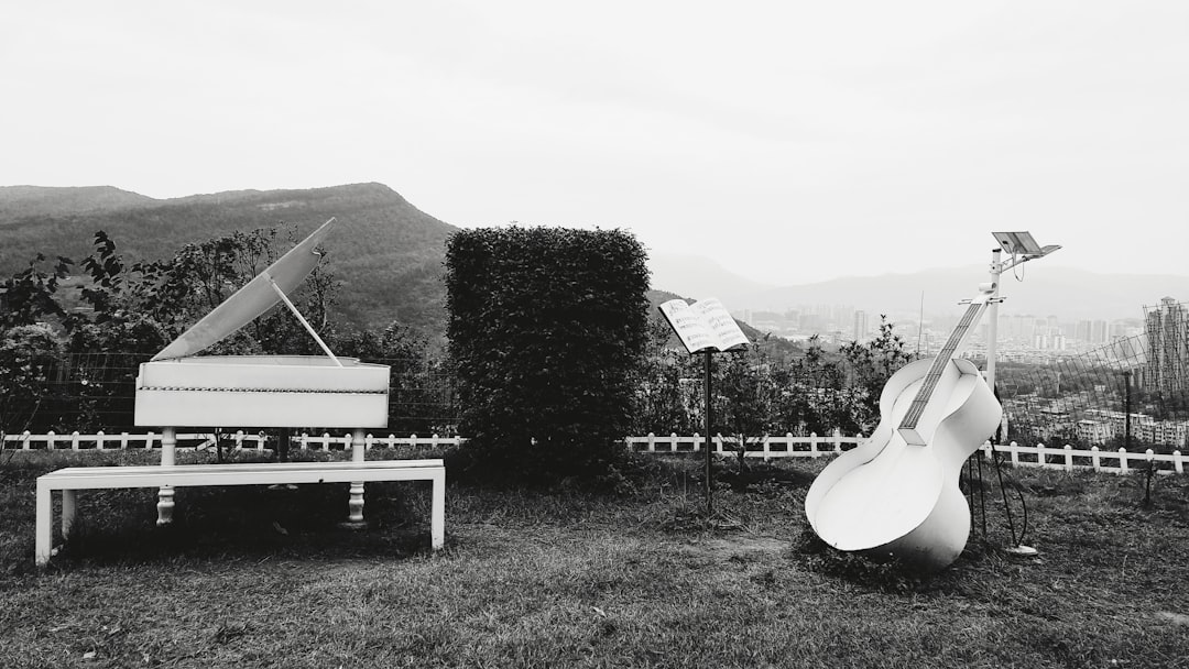 Rüya ile ilişkilendirilen müzik aletlerini gösteren sahne