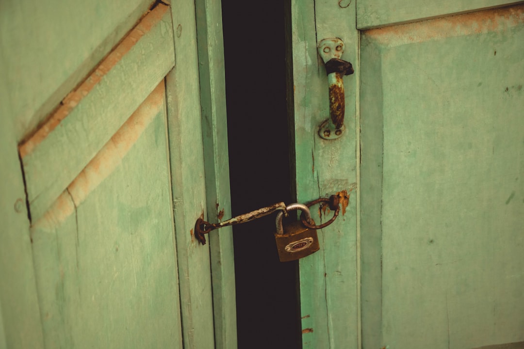 Rüyada Kapı Açmak: İçsel Engelleri Aşma ve Yeni Başlangıçlar