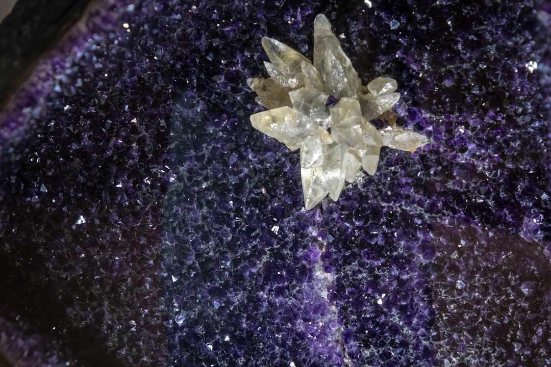 Rüyada Kristal Görmek: Anlamı, Tabirleri ve İpuçları