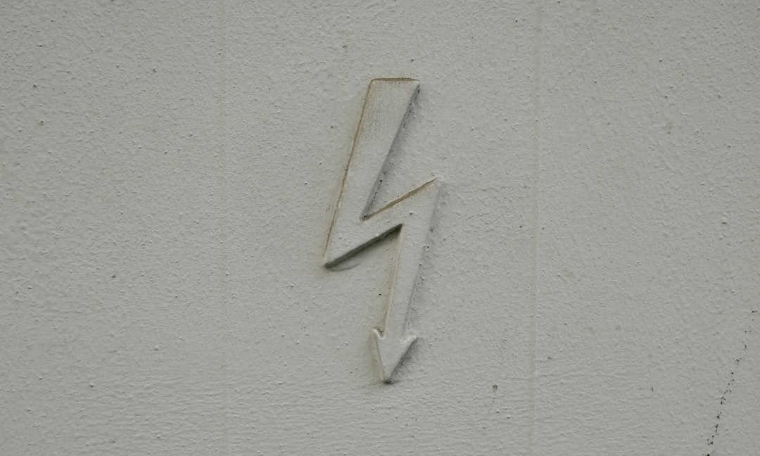 Rüyada yıldırım görme temasını görsel olarak yansıtan simgesel illüstrasyon