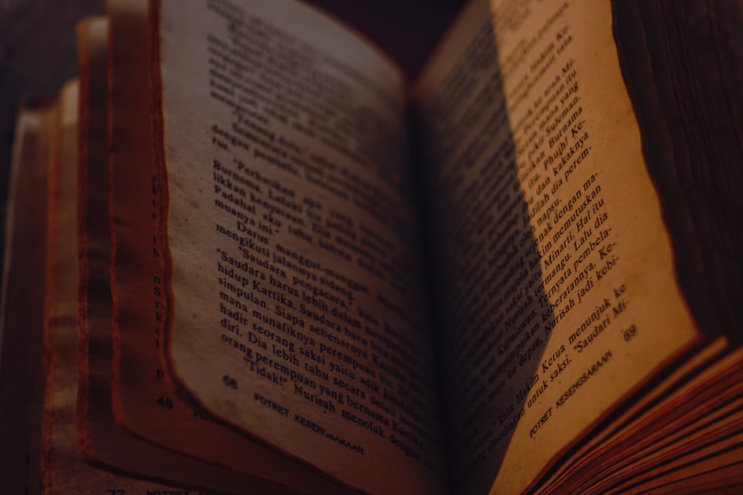 Rüyada Kayıp Kitap Görmek: Kütüphane Yol Gösterimi ve Anlamı