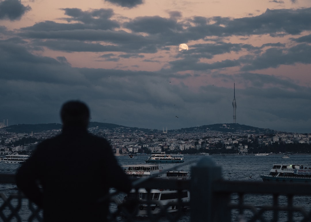 Rüyada Kılıç Görmek: İçsel Güç ve Koruma Tabirleri