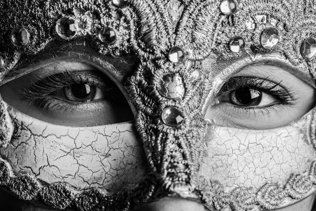 Rüyada Maske Takmak Ne Anlama Gelir? İçsel Benlik ve Sosyal Roller